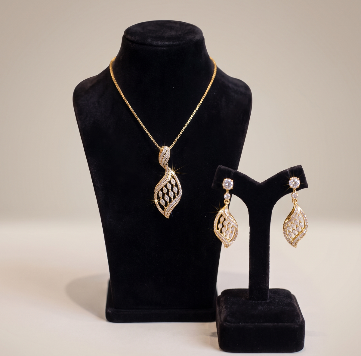 925 Sterling Silver Twisted Leaf Pendant Set