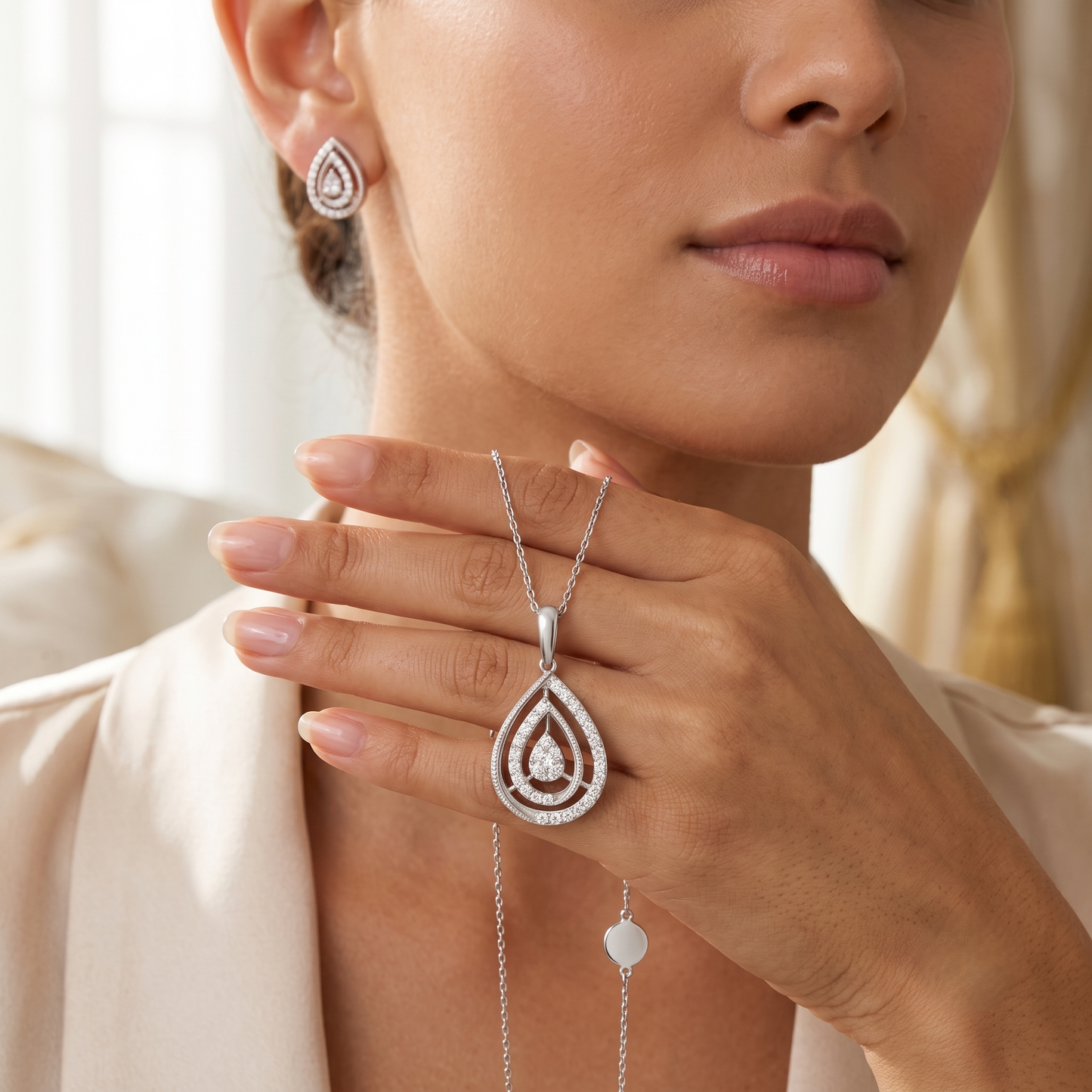 The Pear Shape Silver Chain Pendant Set