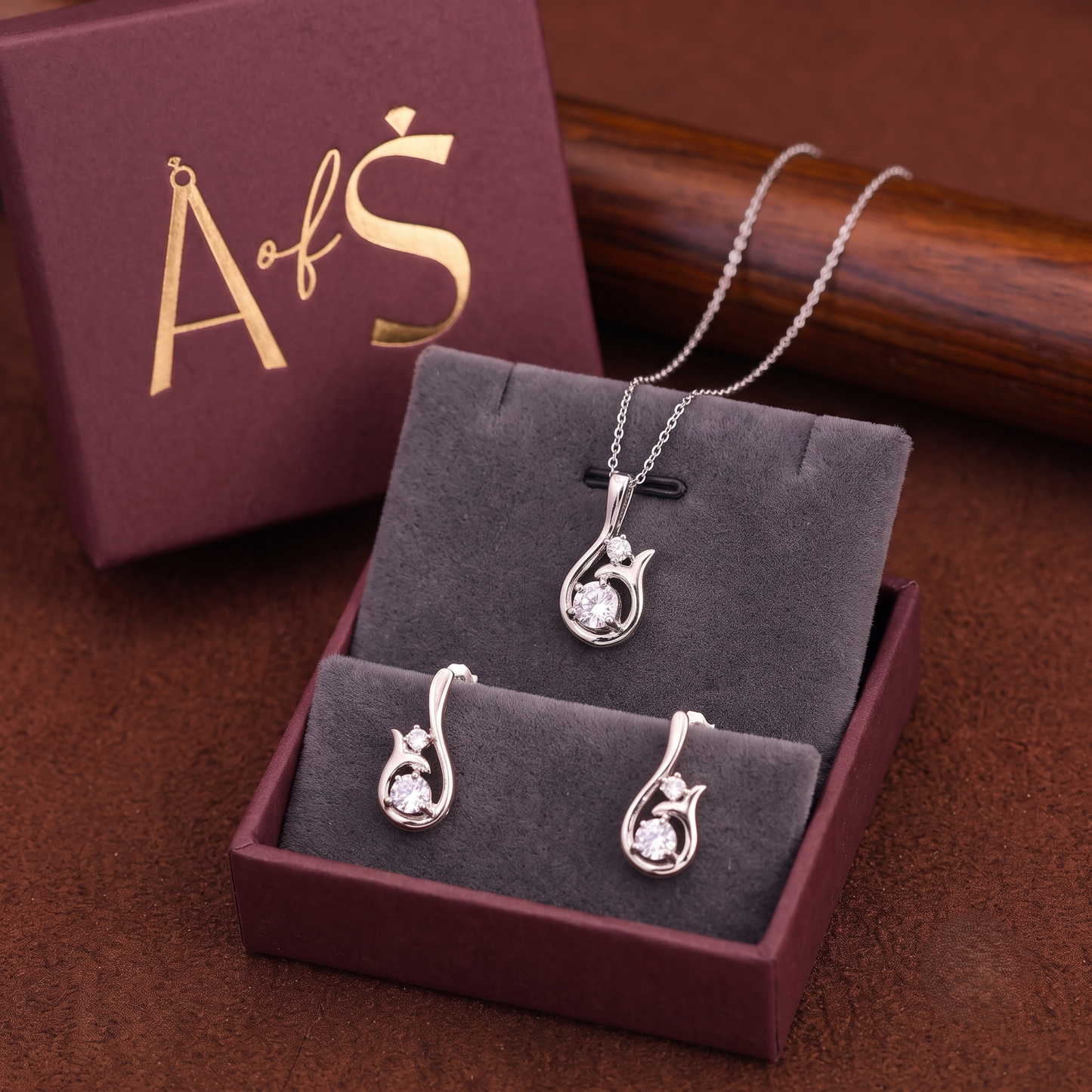 The Hook Shape Silver Chain Pendant