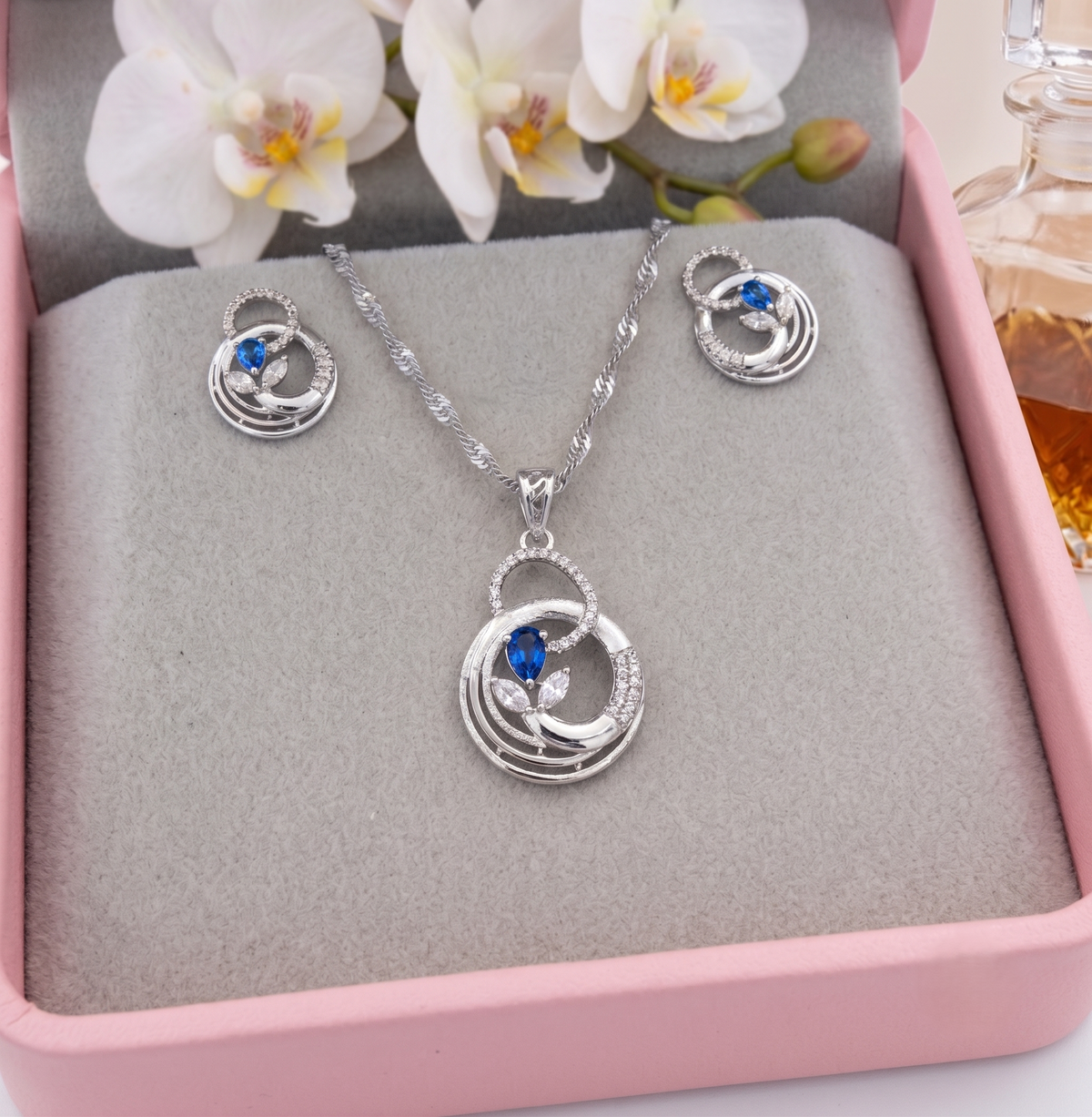 Ethereal Sapphire Interlocking Silver Pendant Set