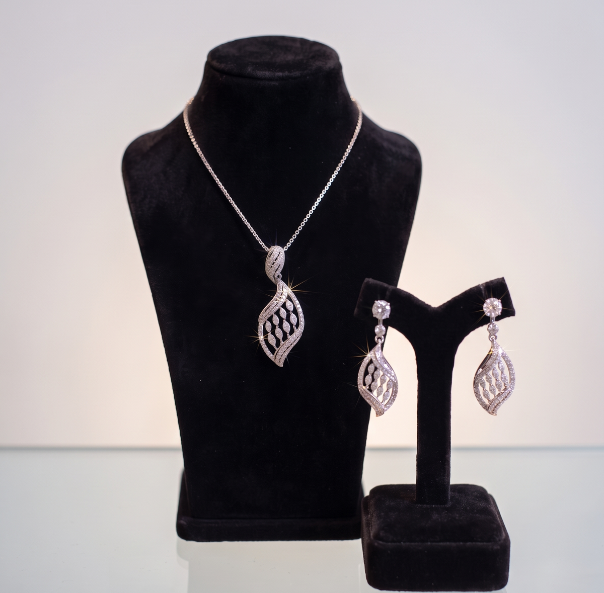 925 Sterling Silver Twisted Leaf Pendant Set