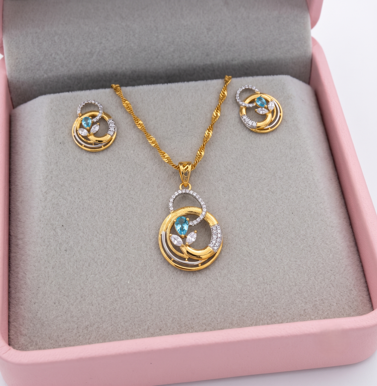 Ethereal Sapphire Interlocking Silver Pendant Set