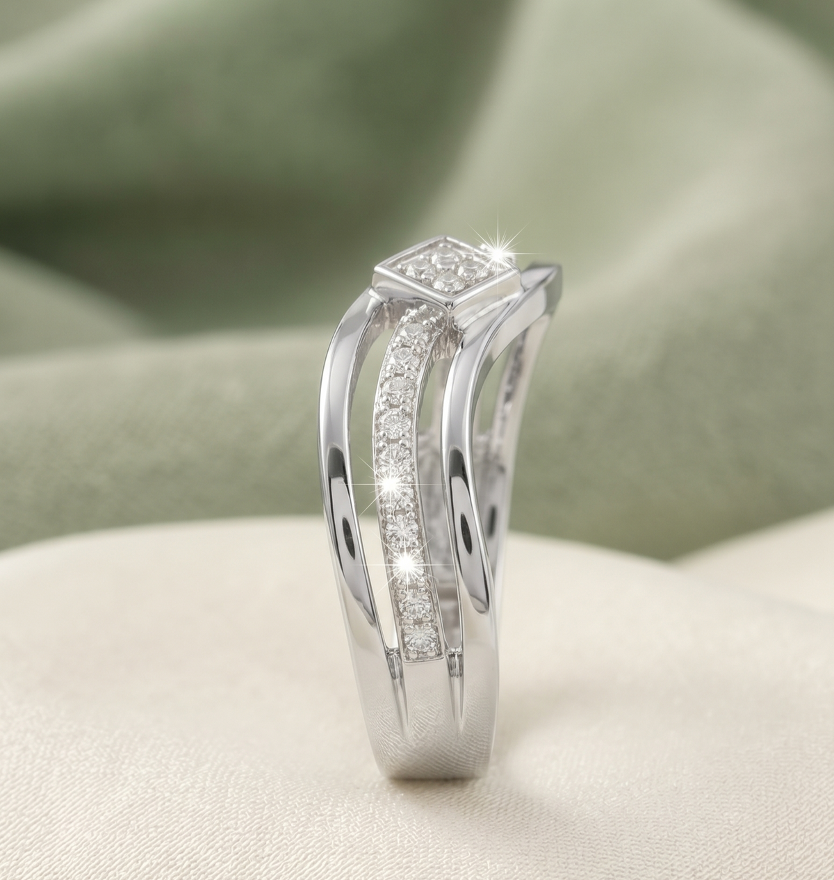 Sterling Silver Kite-Motif Wavy Ring