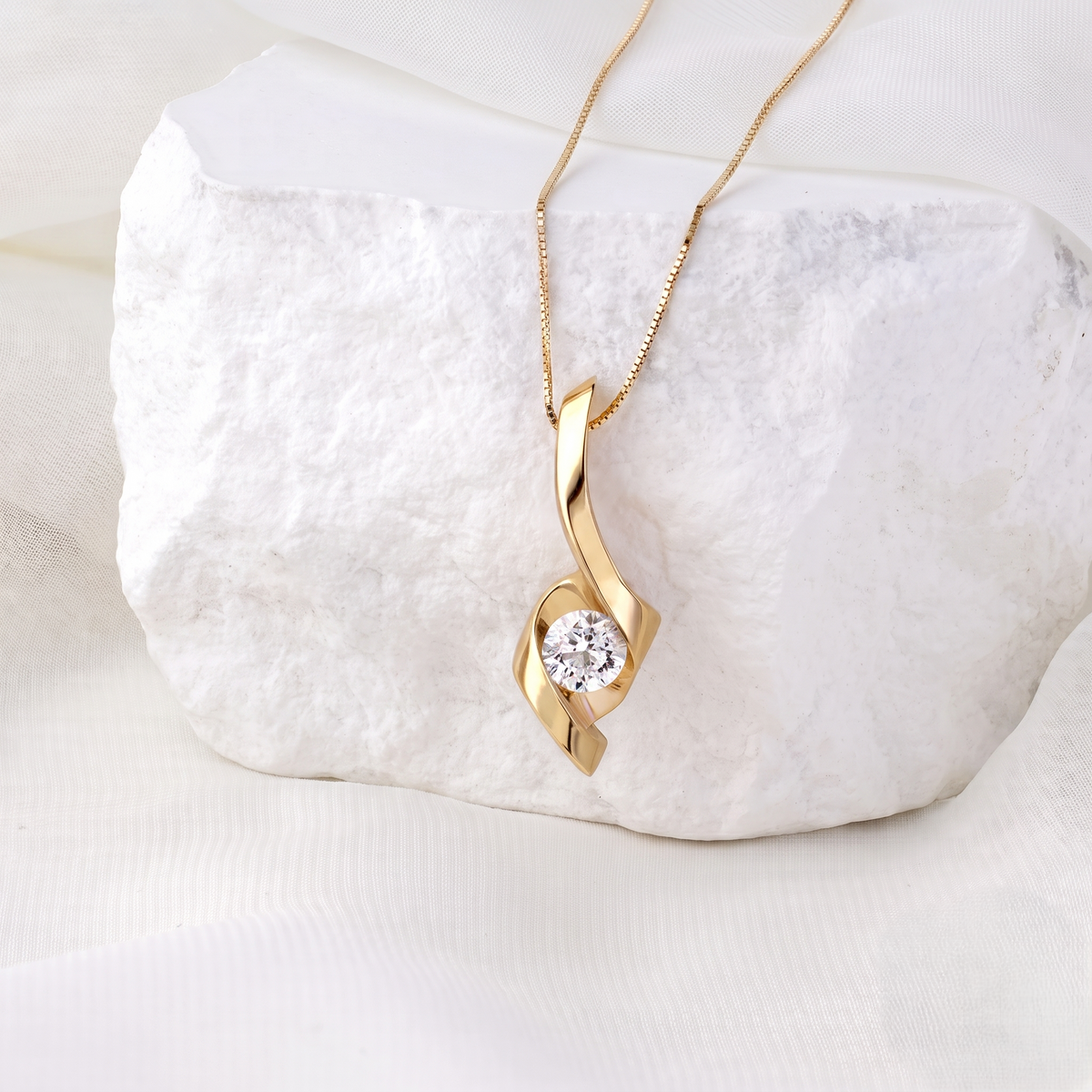 The Silver Swirl Solitaire Pendant
