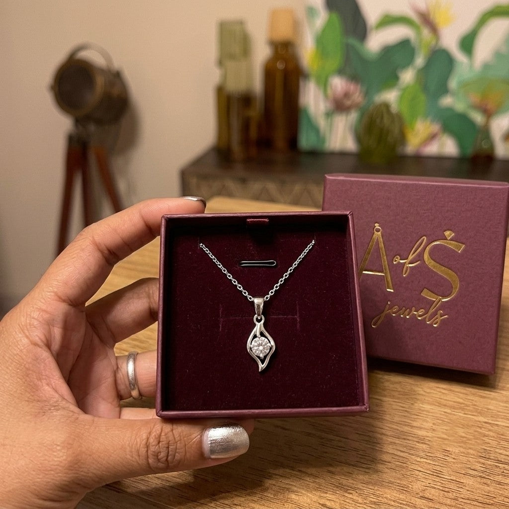 A Sterling Silver Swirl Solitaire Pendant