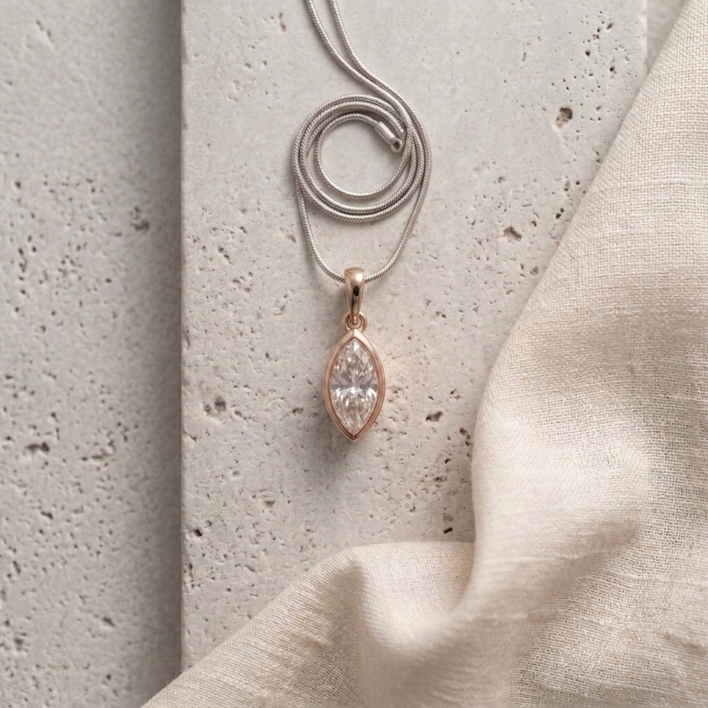 The Uniqe Shape 925 Silver Chain Pendant